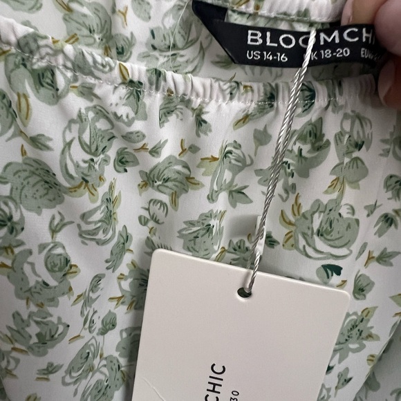 NWT Green Bloomchic Floral Short Sleeve Blouse - Picture 4 of 8